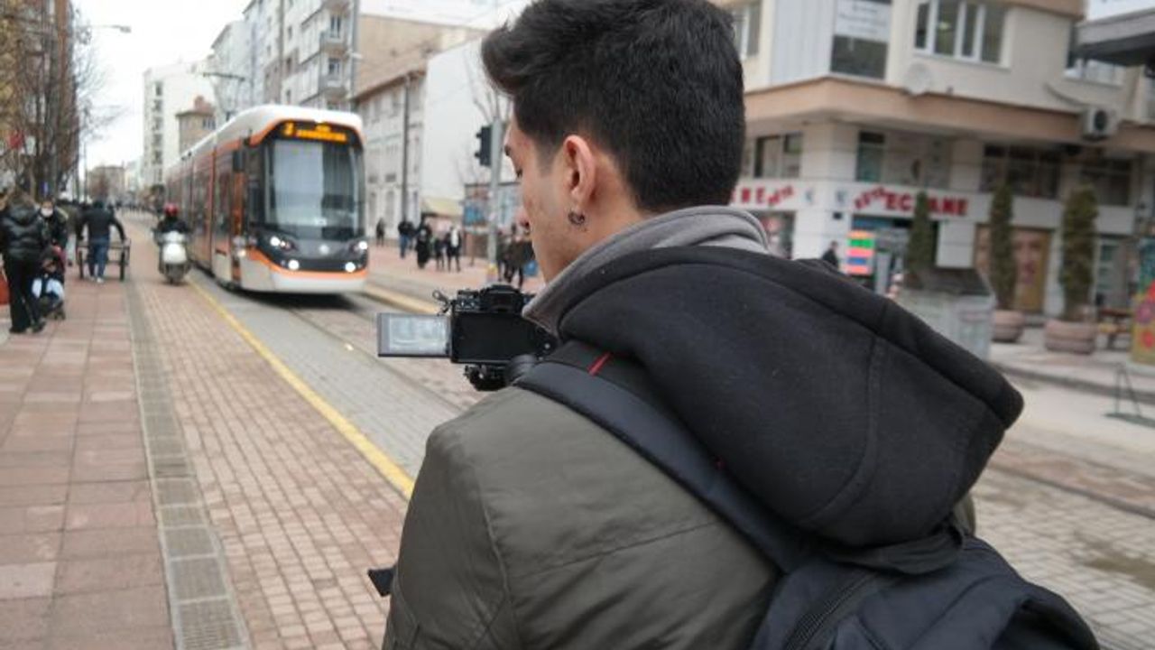 Hemşirelik öğrencisi çektiği videolarla para kazanmaya başladı