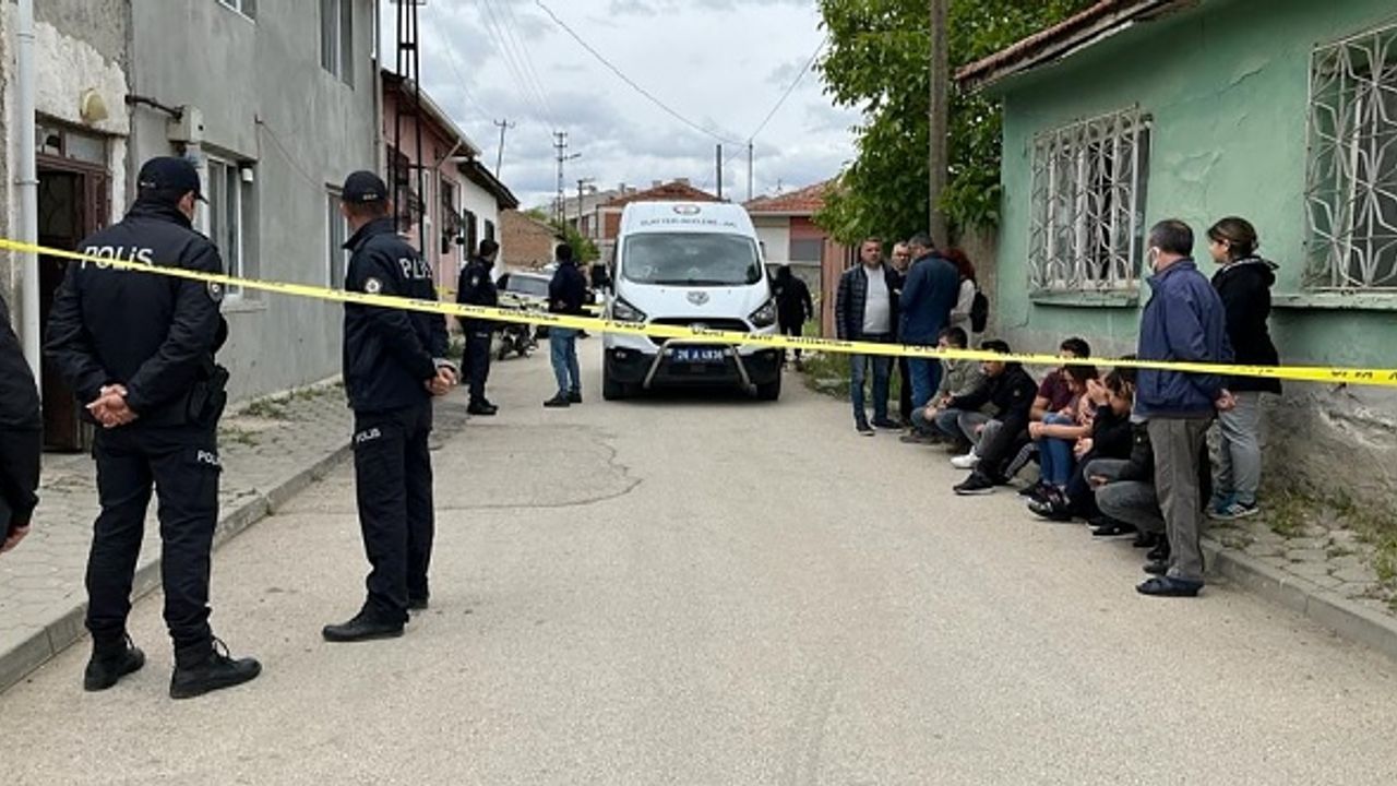 Eskişehir'de 15 yaşındaki çocuk annesini öldürdü, 3 komşusunu yaraladı