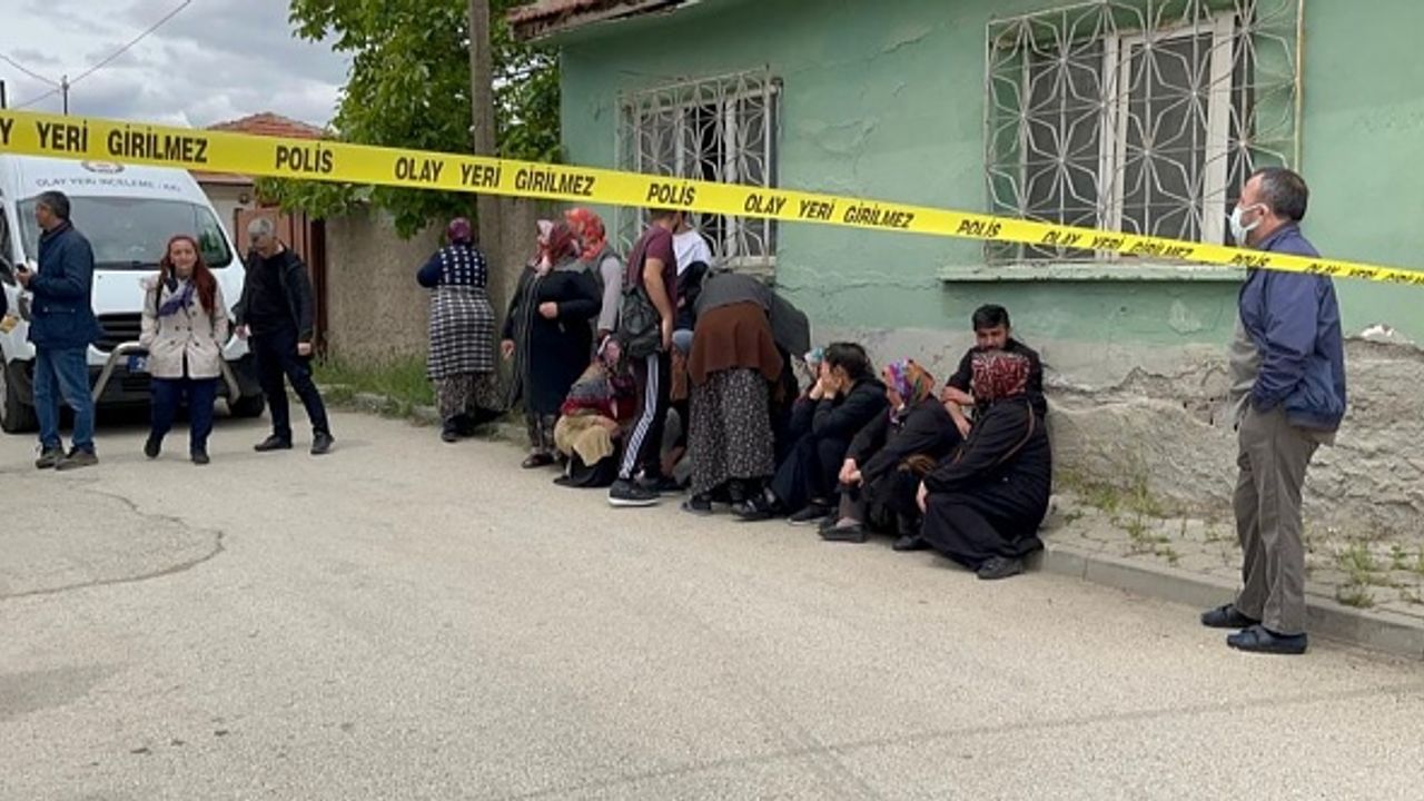Eskişehir'de annesini öldüren 15 yaşındaki çocuk babasıyla yakalandı
