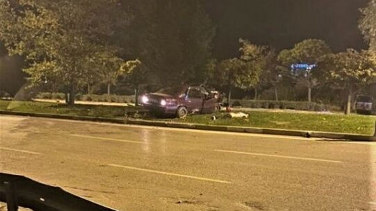 Eskişehir'de refüje çıkan otomobilde 1’i ağır 2 kişi yaralandı