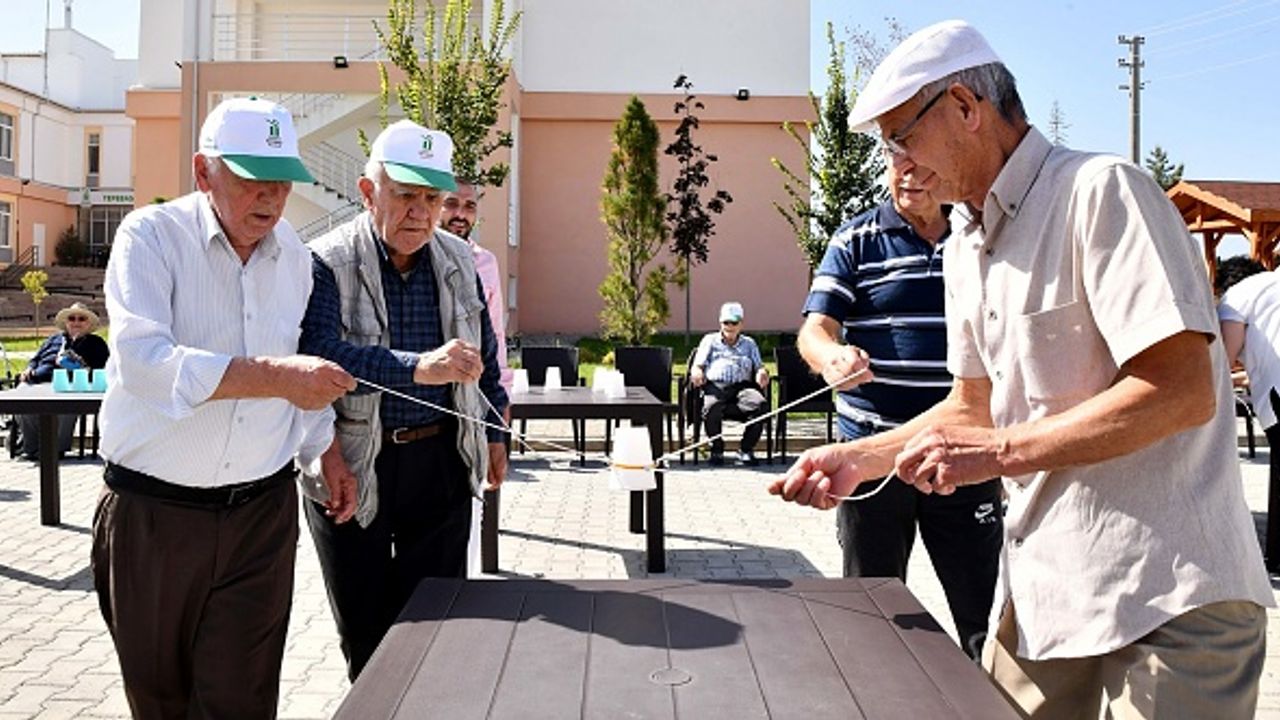 Tepebaşı'nda Yaşlılar Dünya Yaşlılar Günü’nü kutladılar