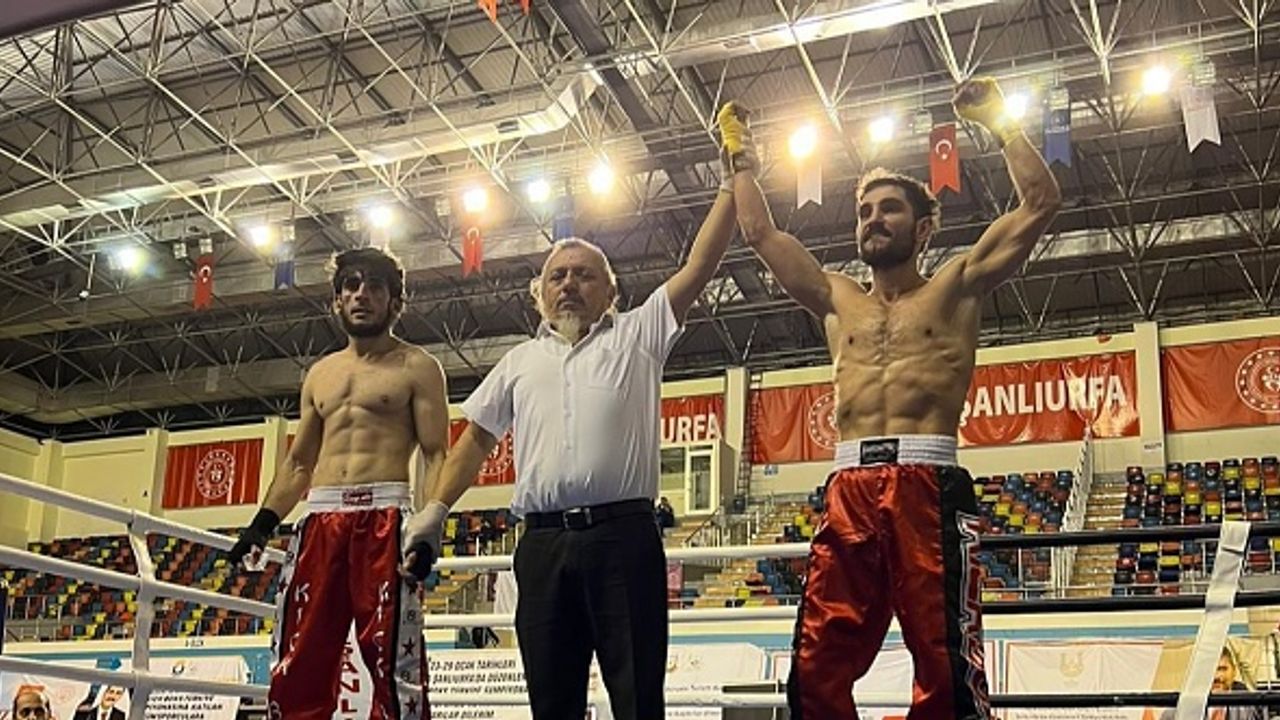 Emre Karaca Türkiye Açık Kick Boks Turnuvası'na damgasını vurdu