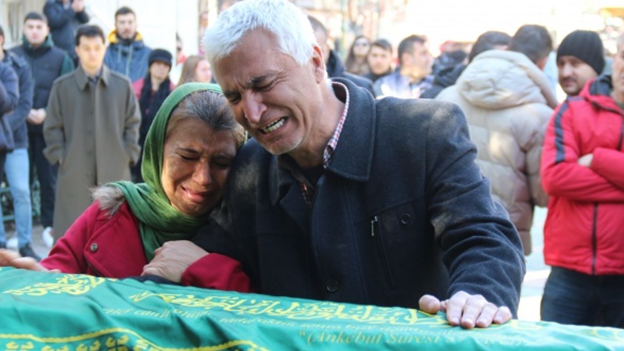 Eskişehir'de cinayete kurban giden genç son yolculuğuna uğurlandı
