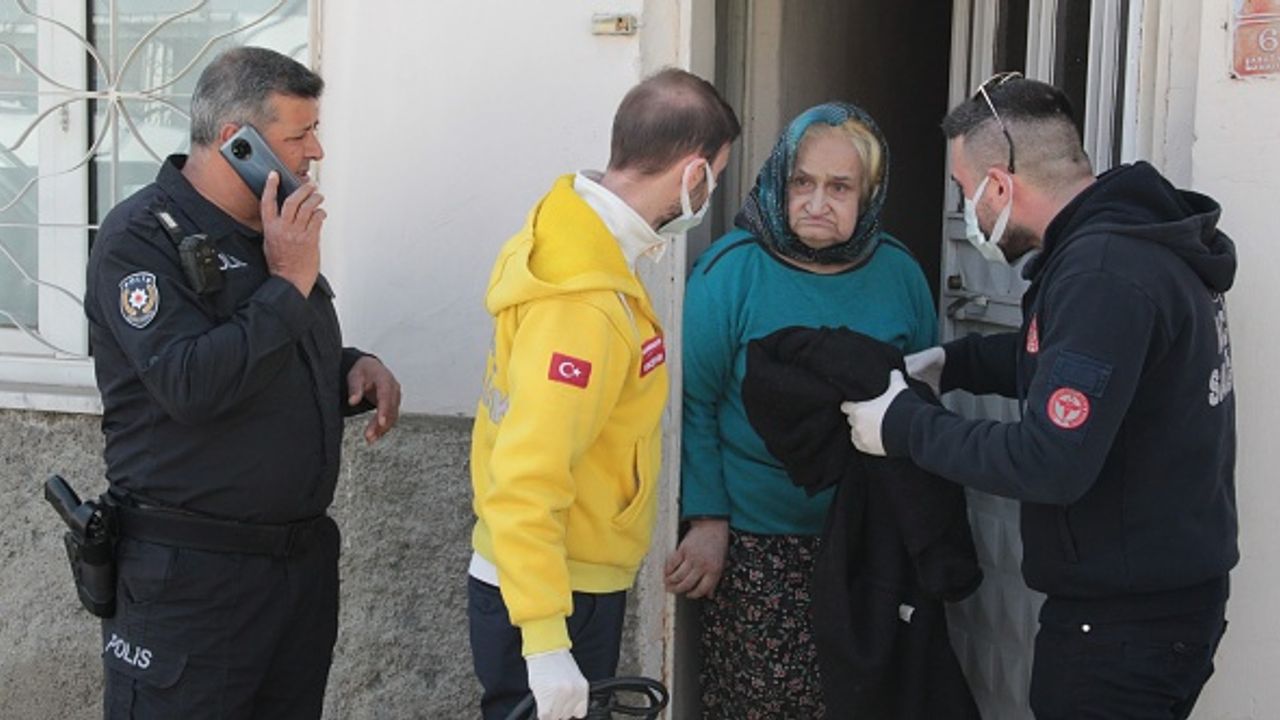 Eskişehir'de çöp evde yaşayan kadın: “Ben sağlık istemiyorum, ölmek istiyorum”
