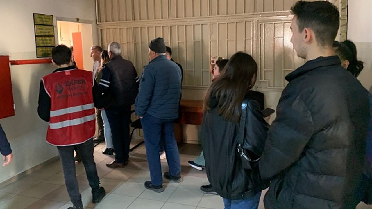 Eskişehir’de seçim kurullarında imza yarışı sürüyor