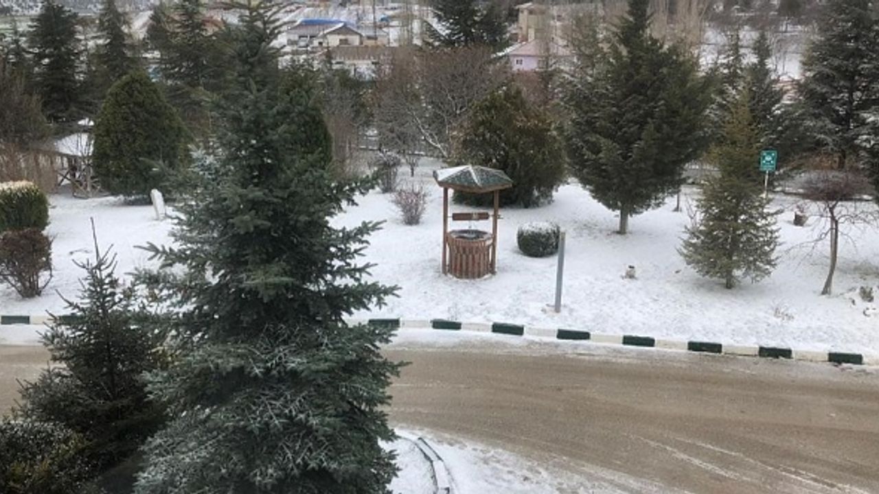 Eskişehir’in yüksek kesimlerine kar yağdı