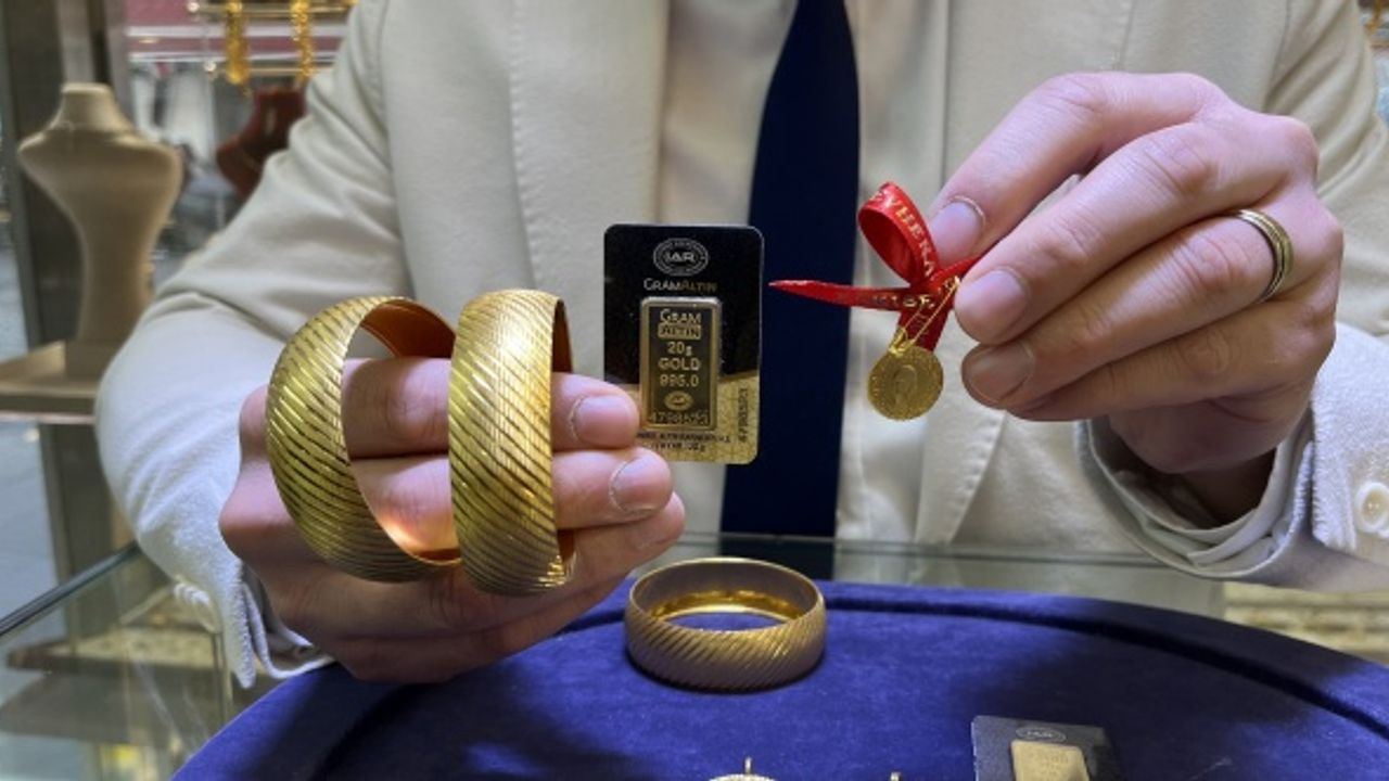 Rekor kıran altın için kuyumculardan panik satışı uyarısı