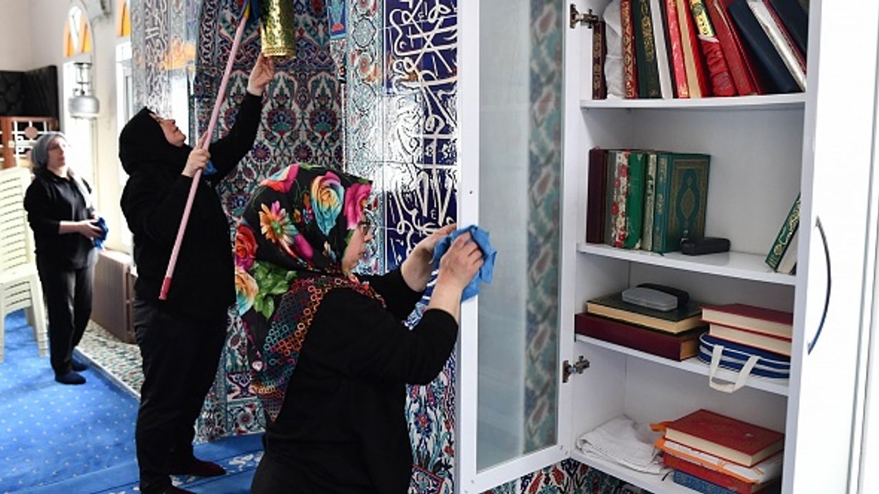 Tepebaşı'ndaki camilerde Ramazan temizliği