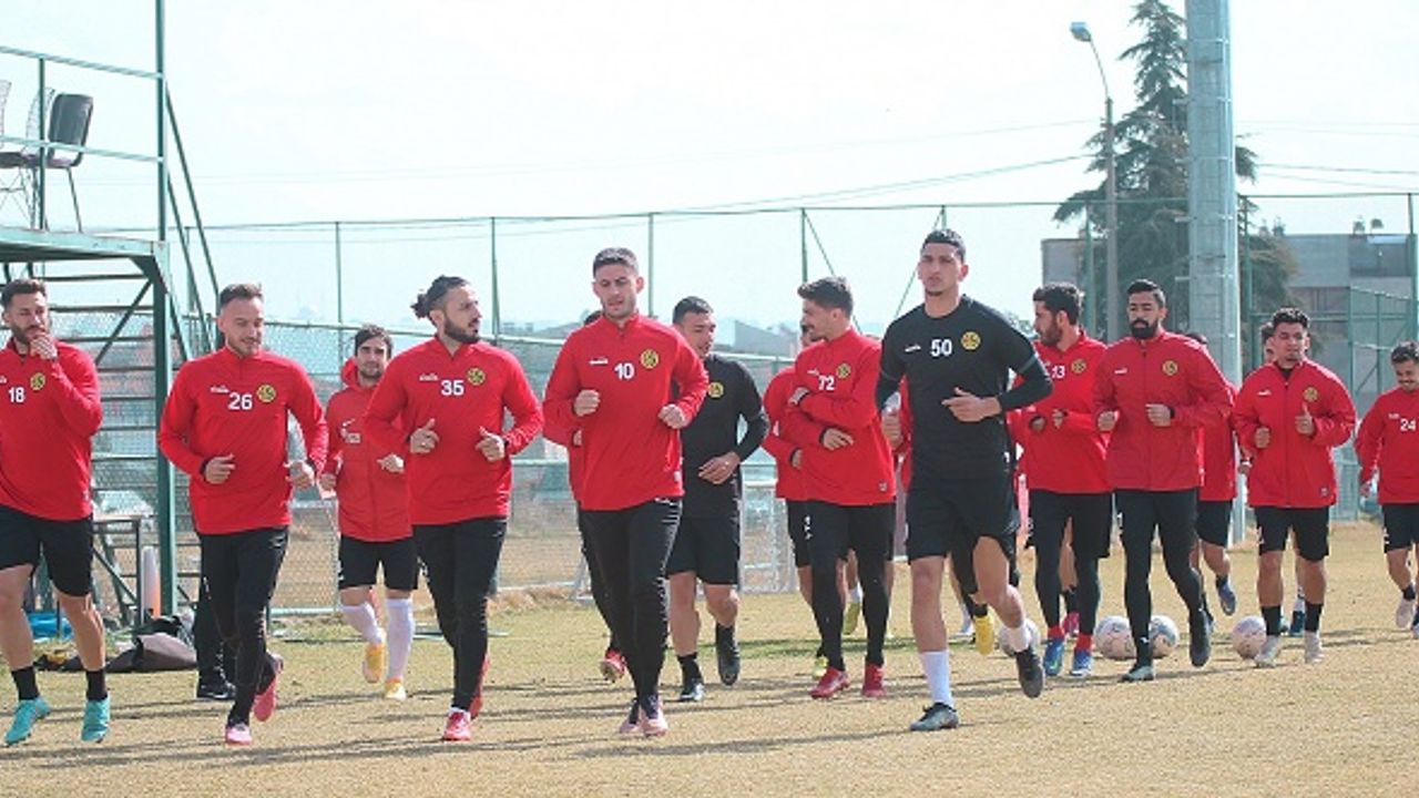 Transfer tahtasını tekrar açan Eskişehirspor toplam 20 futbolcuyu renklerine bağladı