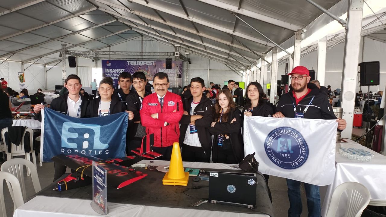Eskişehirli liseli öğrenciler TEKNOFEST Türkiye Finallerine kaldı