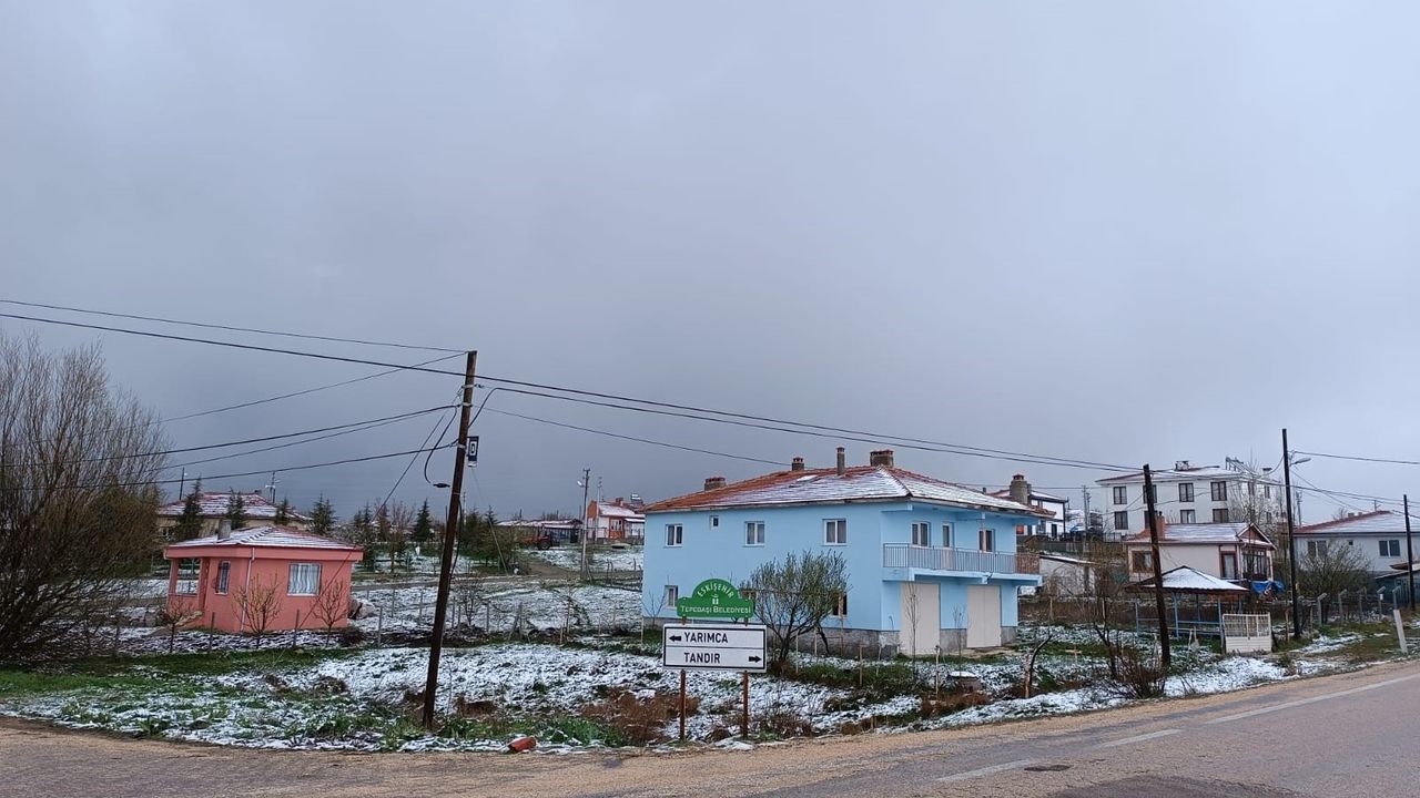Eskişehir'in yüksek kesimlerinde kar yağışı