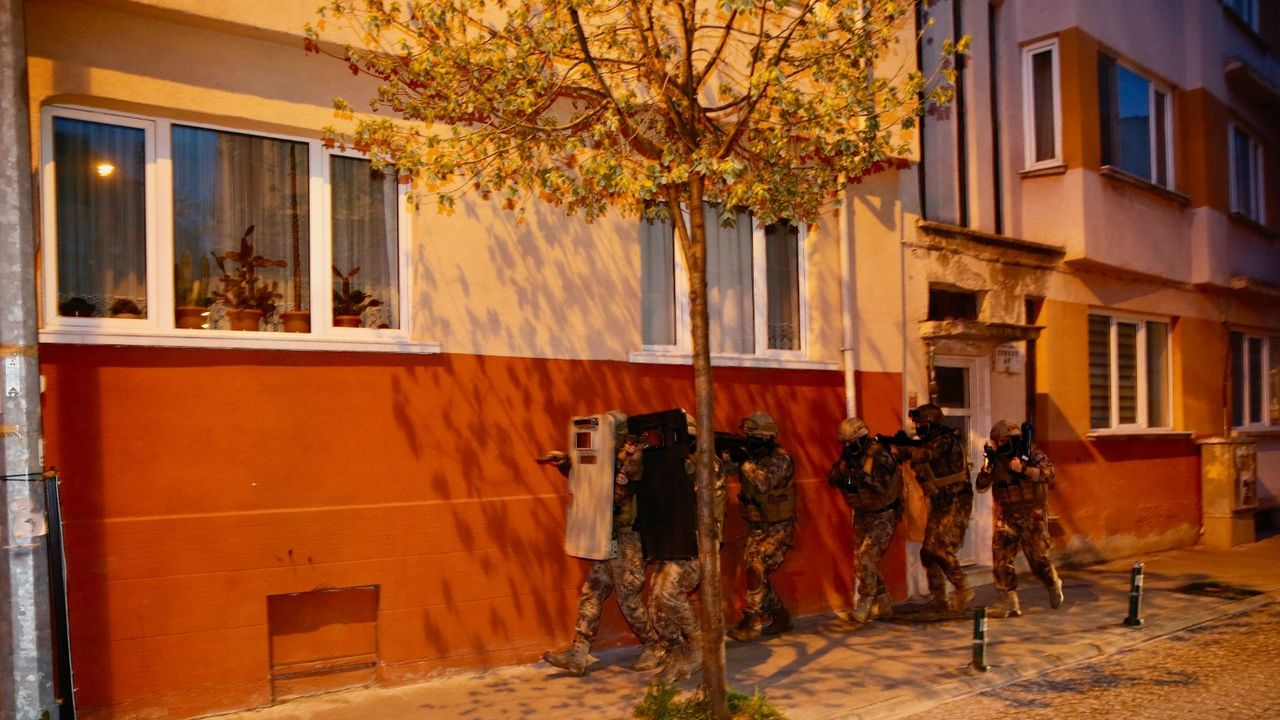 Eskişehir merkezli 8 ilde eş zamanlı terör operasyonu: 10 şüpheli yakalandı