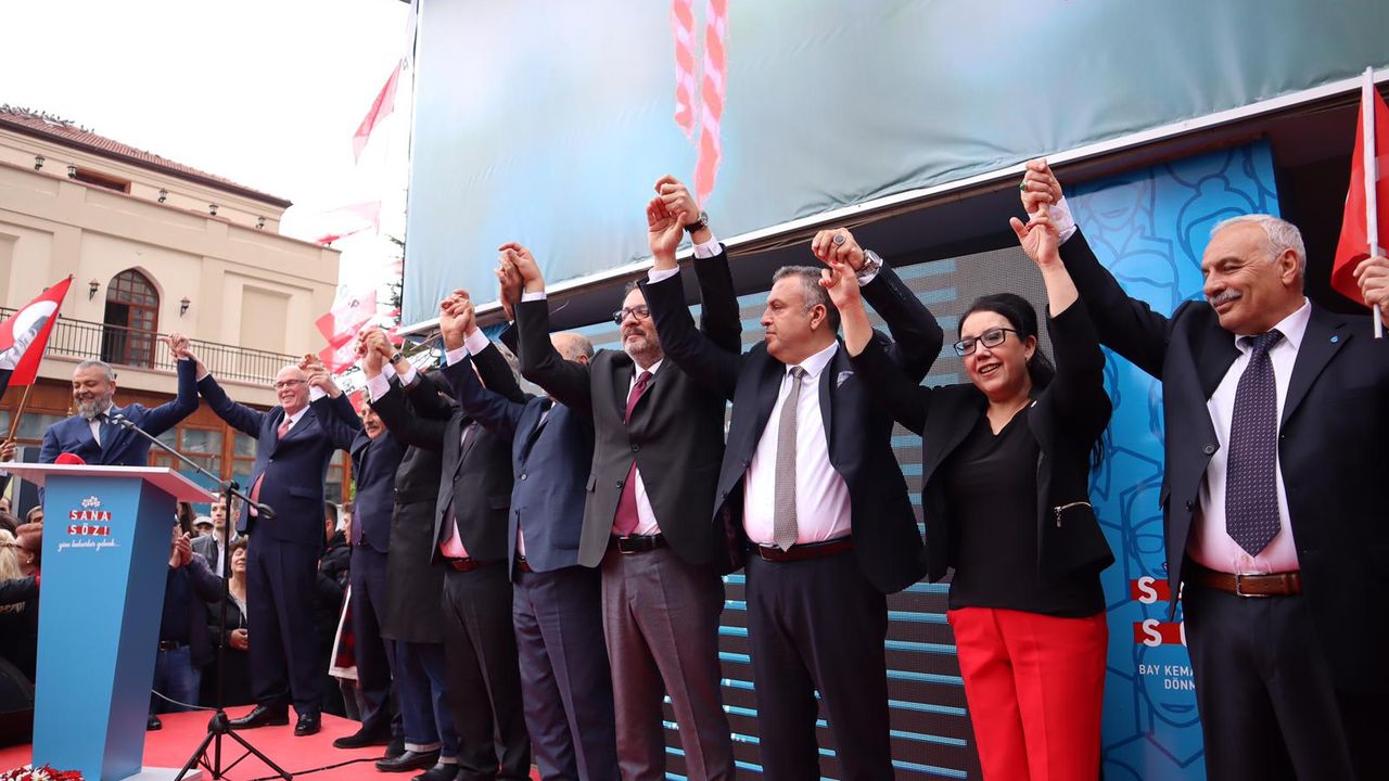 Kemal Kılıçdaroğlu'nun Eskişehir seçim ofisi açıldı