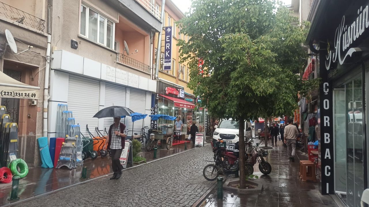 Şehir merkezinde yağmur etkili oldu
