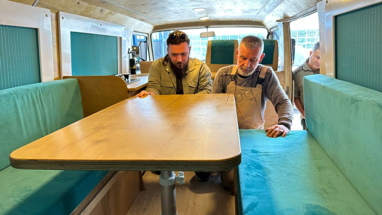Eskişehir dışına çıkmayan 38 yaşındaki minibüs karavana dönüştü hedefi ülke turu