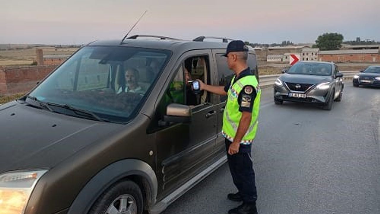 Jandarma ekiplerinin trafik denetiminde 396 araca 610 bin TL ceza yazıldı