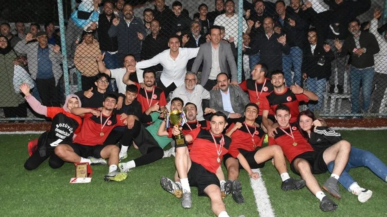 Geleneksel Halı Saha Futbol Turnuvası'nın şampiyonu Erenköy oldu