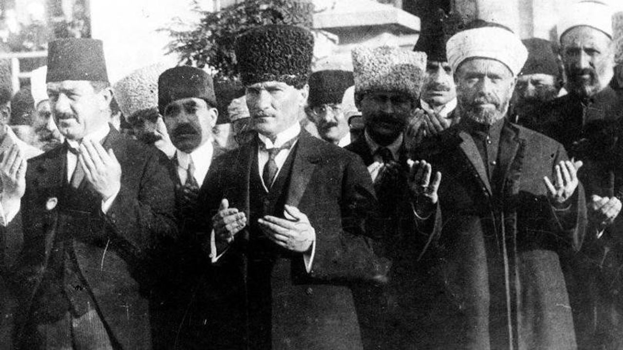 Diyanet'ten skandal cuma hutbesi: Cumhuriyet'in 100. yılında Atatürk'ü anmadılar!