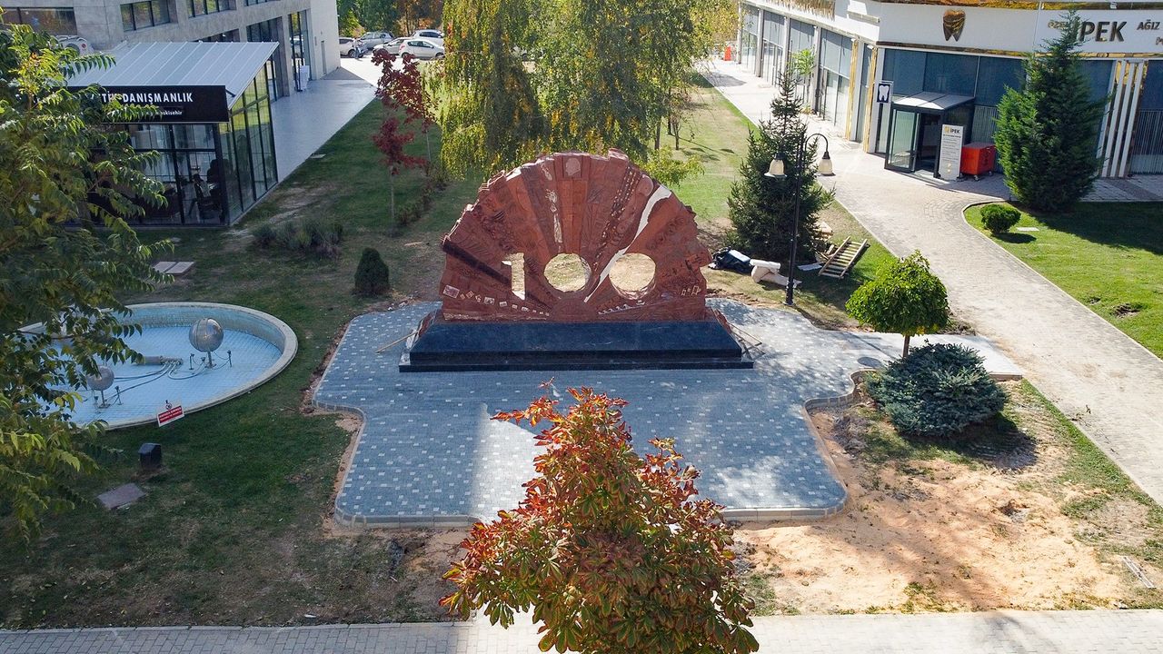 Eskişehir'de 100. Yıl Cumhuriyet Anıtı açılıyor
