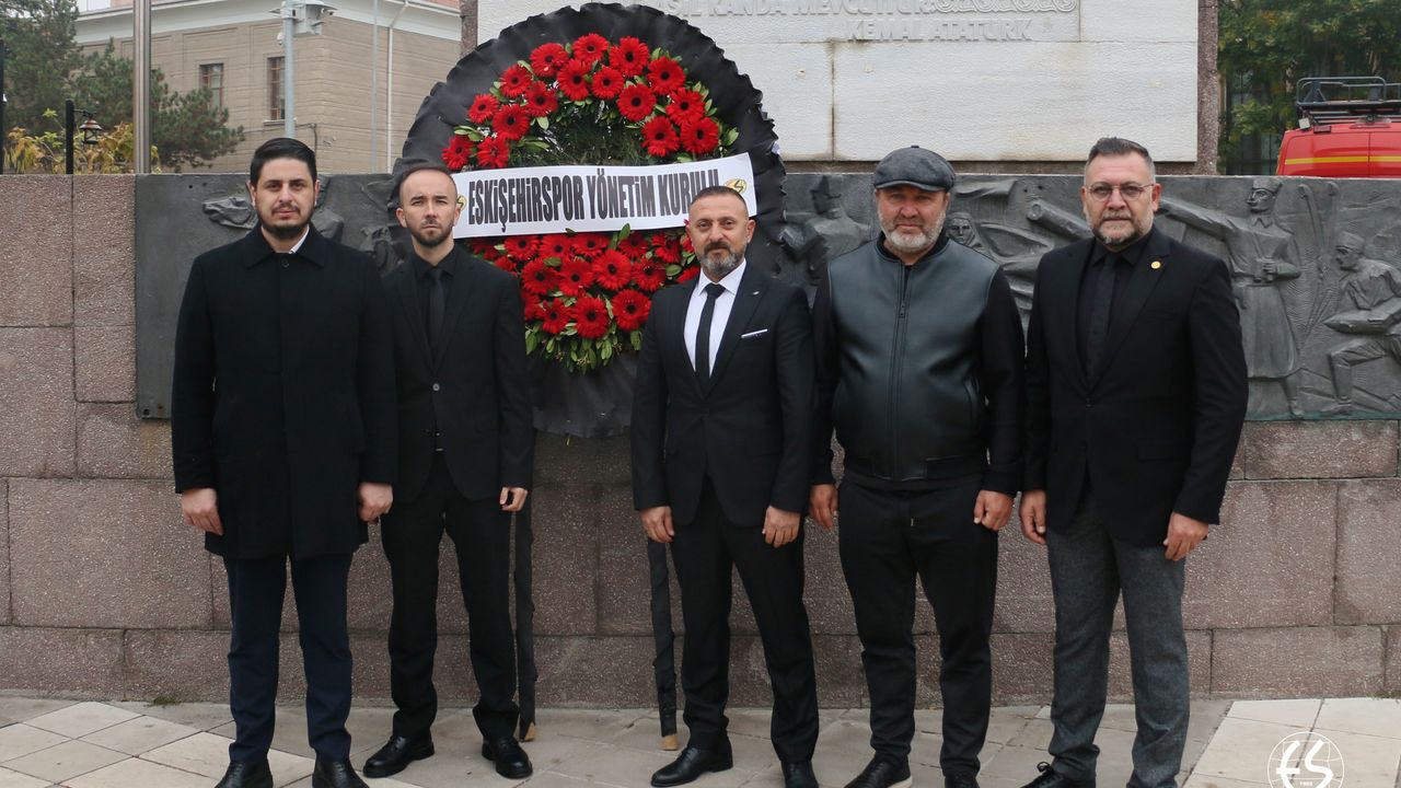 Eskişehirspor Yönetimi 10 Kasım törenlerine katıldı