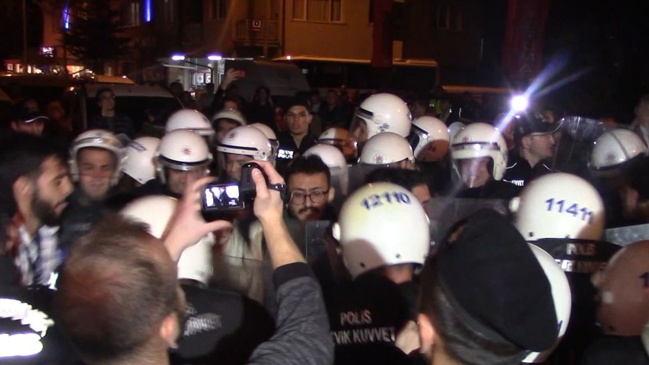 Eskişehir'de olaylı gece: 5 polis yaralandı