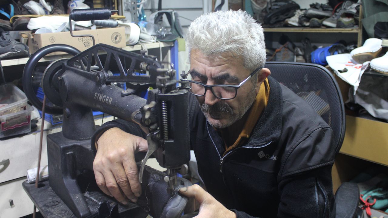 Eskişehir’de ayakkabı tamircilerinde kalıp açma mesaisi yaşanıyor