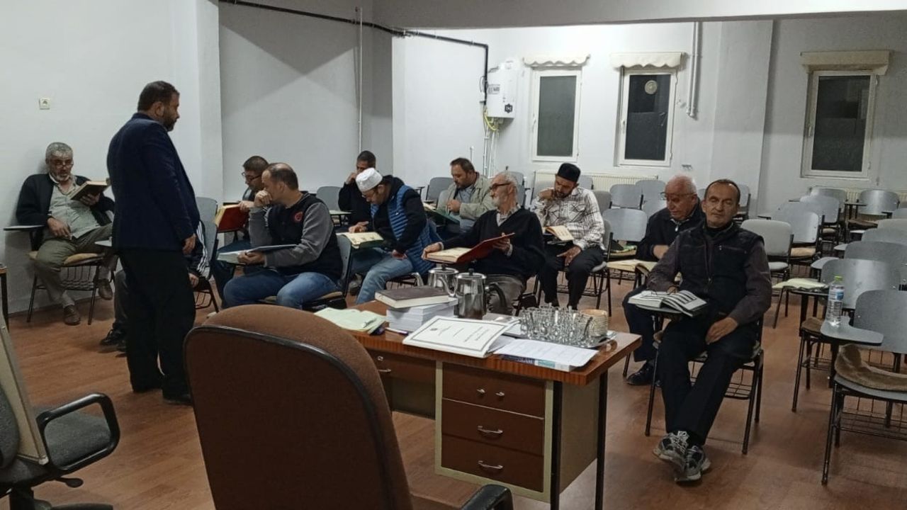 Sivrihisar'da vatandaşlara Kur’an-ı Kerim eğitimi veriliyor