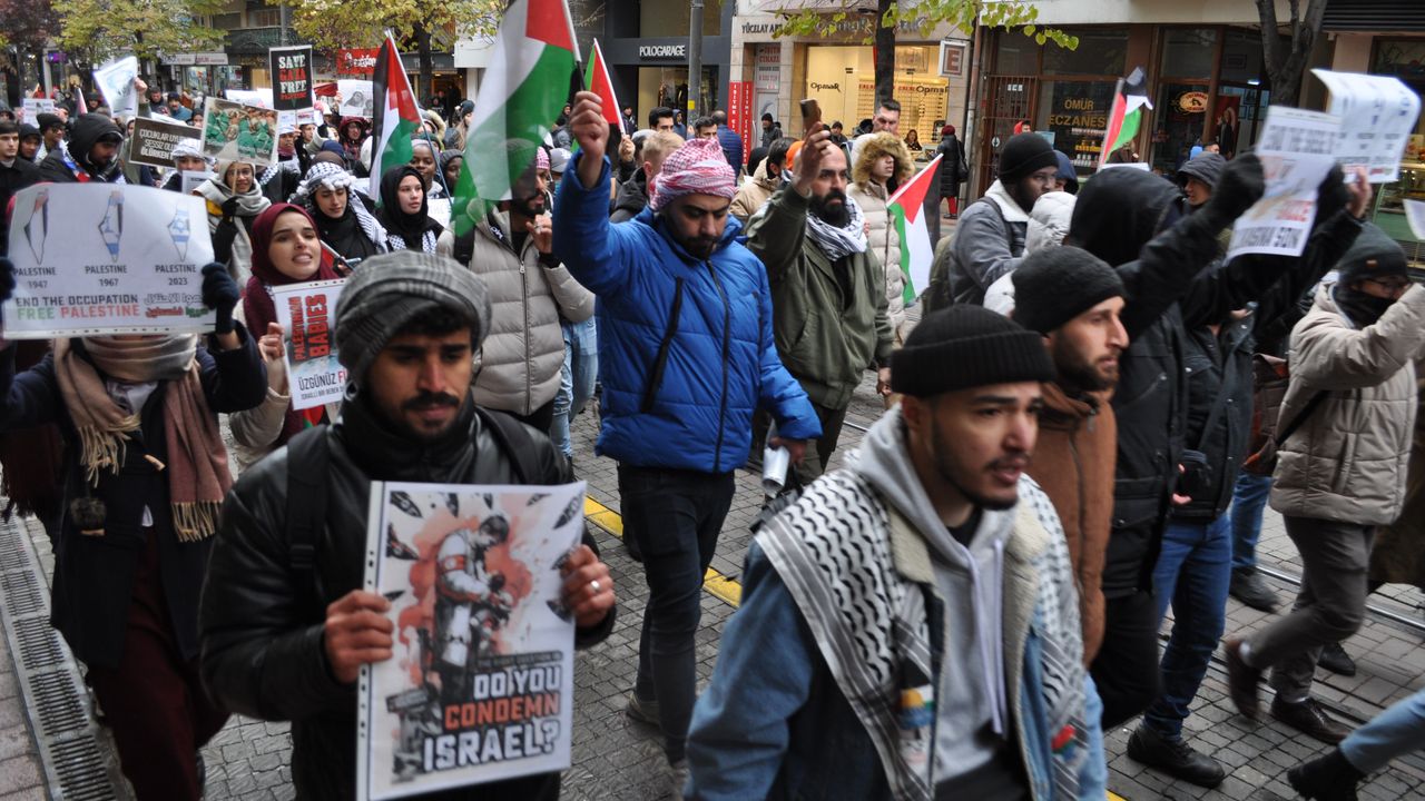 Eskişehir'de Filistin için yürüyüş düzenlendi