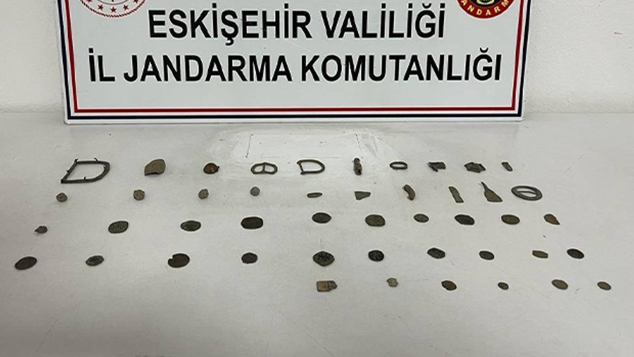 Eskişehir'de 25 adet sikke ve 21 adet obje ele geçirildi