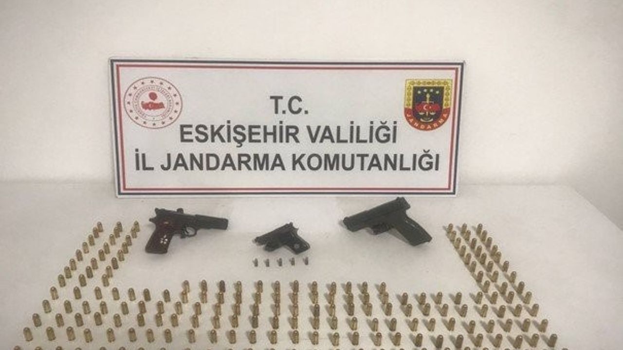 Rize’den Eskişehir’e getirilen kaçak silahlar ve mermiler ele geçirildi