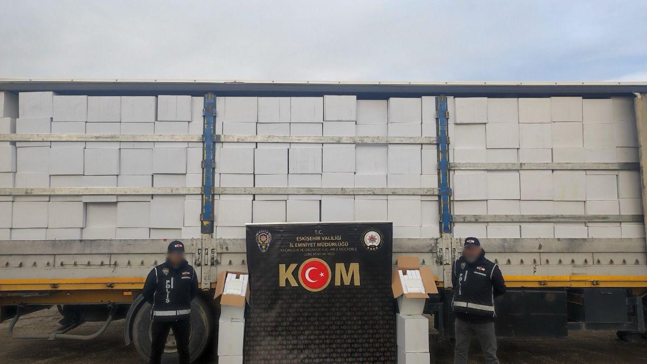 Eskişehir'de 15 milyon 580 bin dal kaçak boş makaron ele geçirildi