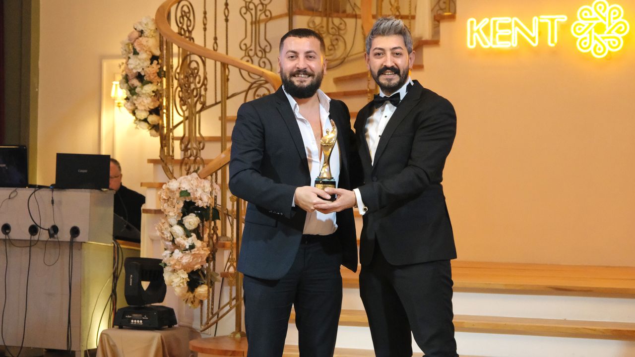 'En İyi Erkek Kuaförü Ödülü'nün sahibi Ersin Özkan