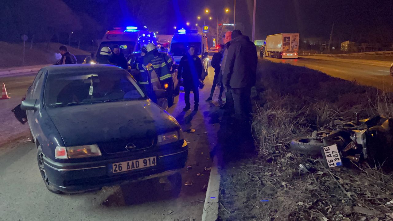 Eskişehir'de kaza kazayı getirdi: 2 motosiklet sürücüsü yaralandı