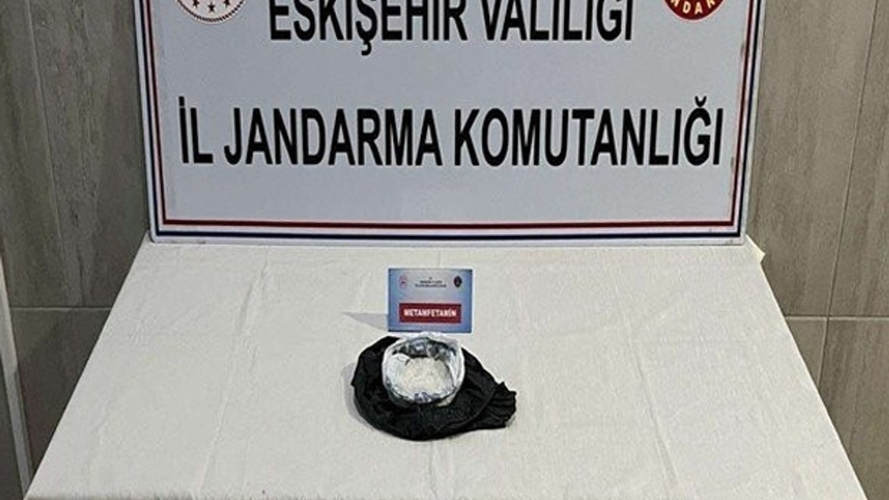 İstanbul’dan Eskişehir’e uyuşturucu getirip satan şahıslar yakaladı