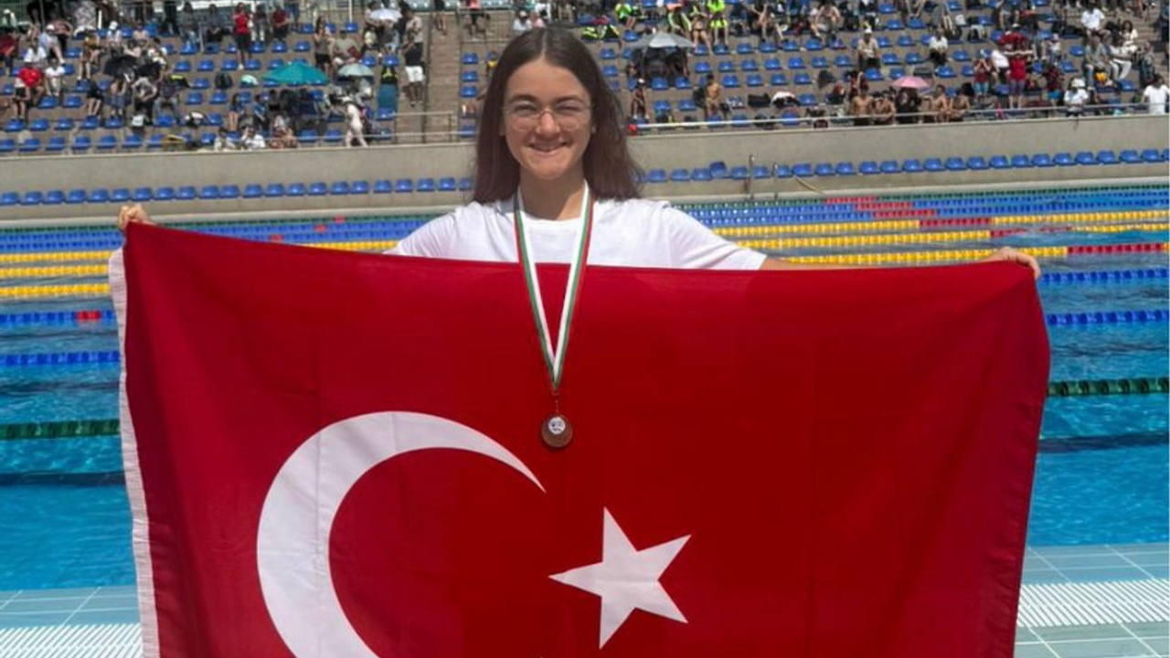 Eskişehirli yüzücü Ecrin Çevik’ten uluslararası şampiyonada 