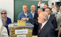 Saadet Partisi Genel Başkanı Karamollaoğlu, oyunu kullandı