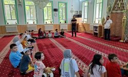 Yaz Kur'an Kursu öğrencilerine cami gezisi