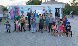 Gezici kütüphane aracı bin çocukla buluştu