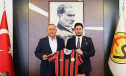 Mevlüt Çavuşoğlu’ndan, Eskişehirspor’a ziyaret