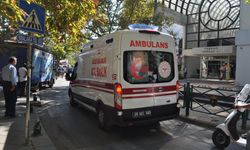 Ambulansın yolunu kapatan araç vatandaşın tepkisini topladı