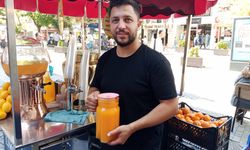 Vatandaşlar mevsim geçişlerinde hastalıklara önlem olarak portakal suyu içiyor