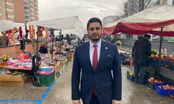 Erkan Koca semt pazarını ziyaret etti