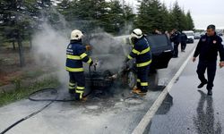 Eskişehir'de seyir halindeyken yanan araç kullanılamaz hale geldi