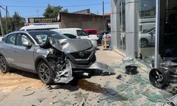 Eskişehir'de feci kaza: Önce otomobile, sonra cenaze aracına çarptı