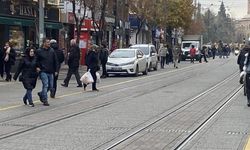 Trafiğe kapalı cadde kural tanımayan sürücülerle gündemde