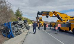 Eskişehir’de akaryakıt yüklü tır devrildi: sürücü hayatını kaybetti