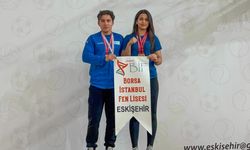 Eskişehirli liseli sporculardan bilek güreşinde çifte zafer