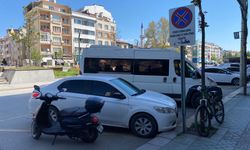 Eskişehir’de otobüs duraklarını otoparka çeviren sürücülere tepki