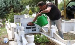 Eskişehir’de 300 mezarı özenle koruyor, Avrupa’dan müşterileri var