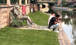 Eskişehir'de 'Çekirdek Çitleyen Eşek'in önünde çekirdek çitlediler